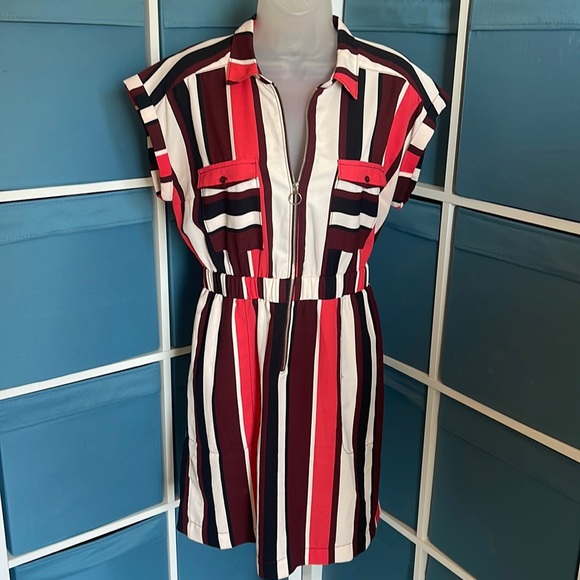 Express adorable striped dress 🥰 - Picture 1 of 6